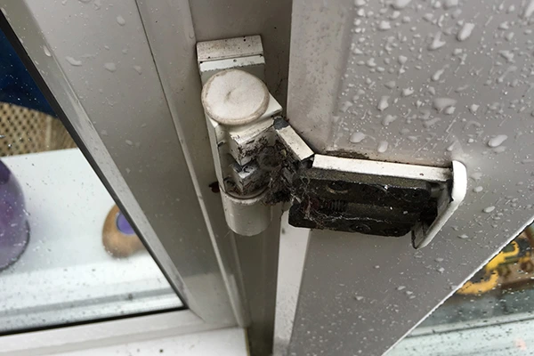 انواع-لولای-پنجره-دوجداره