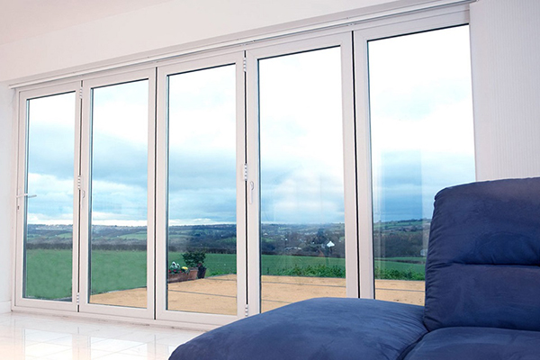 نحوه-کندن-برچسب-پنجره-دوجداره