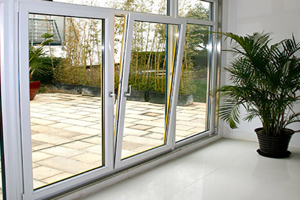 نحوه-کندن-برچسب-پنجره-دوجداره