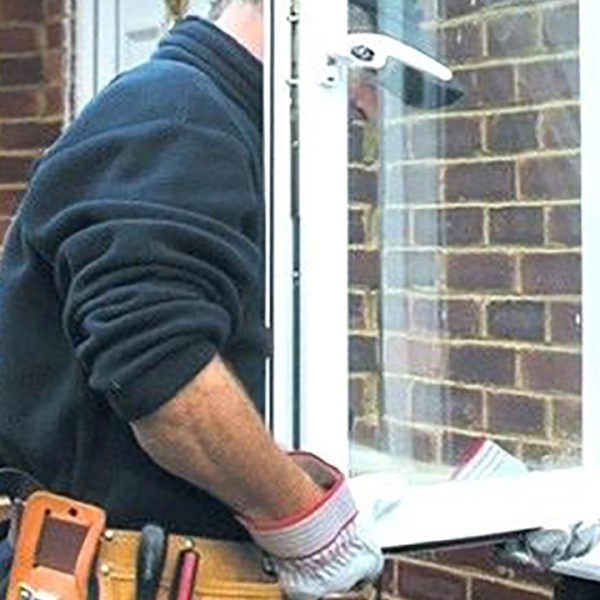 نصب-پنجره-دوجداره-UPVC