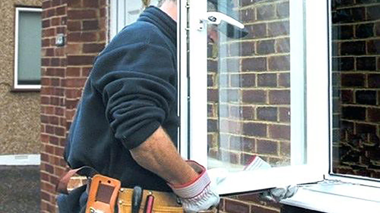 نصب-پنجره-دوجداره-UPVC